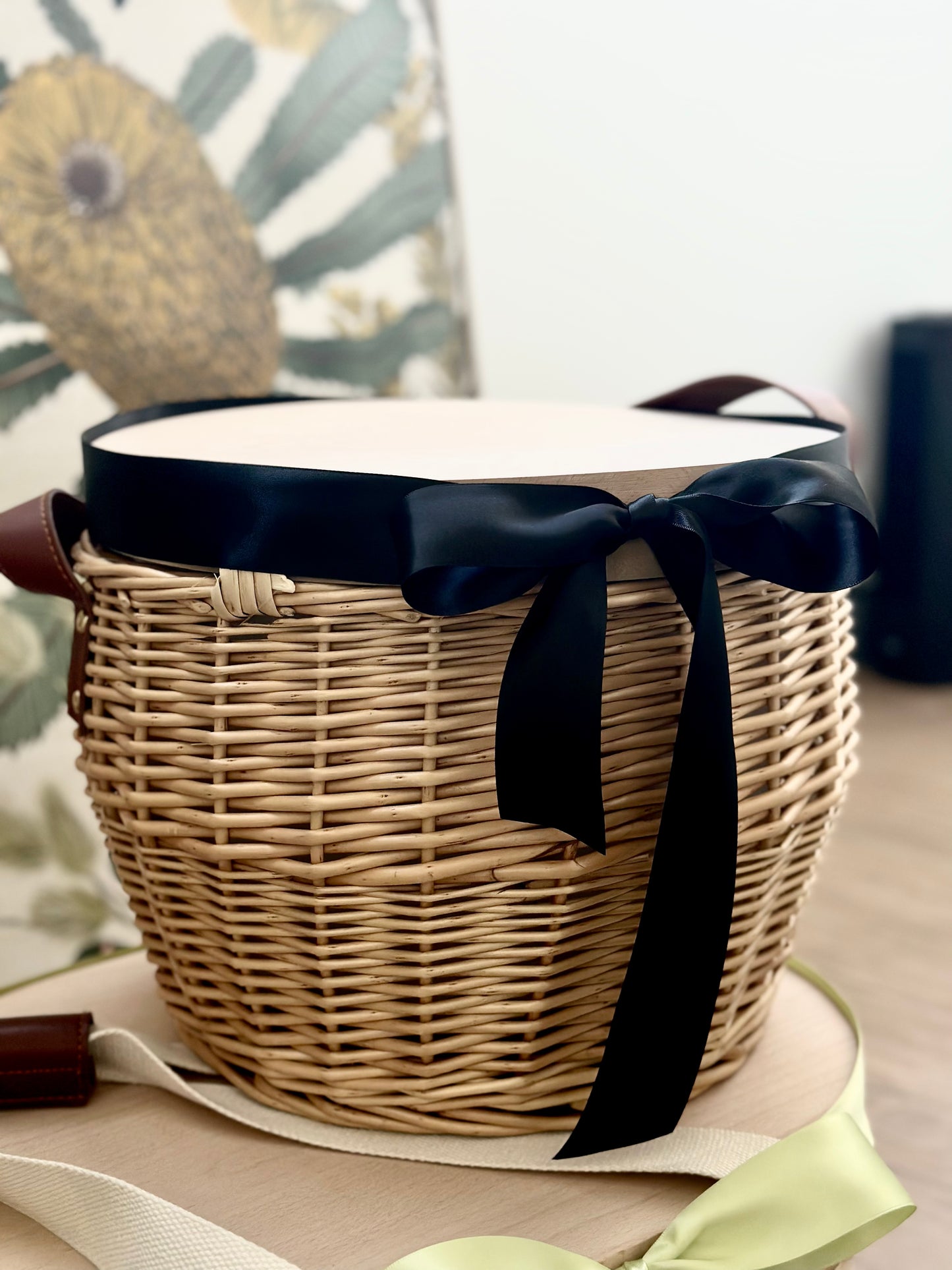 Wicker Picnic Basket with Round Lid