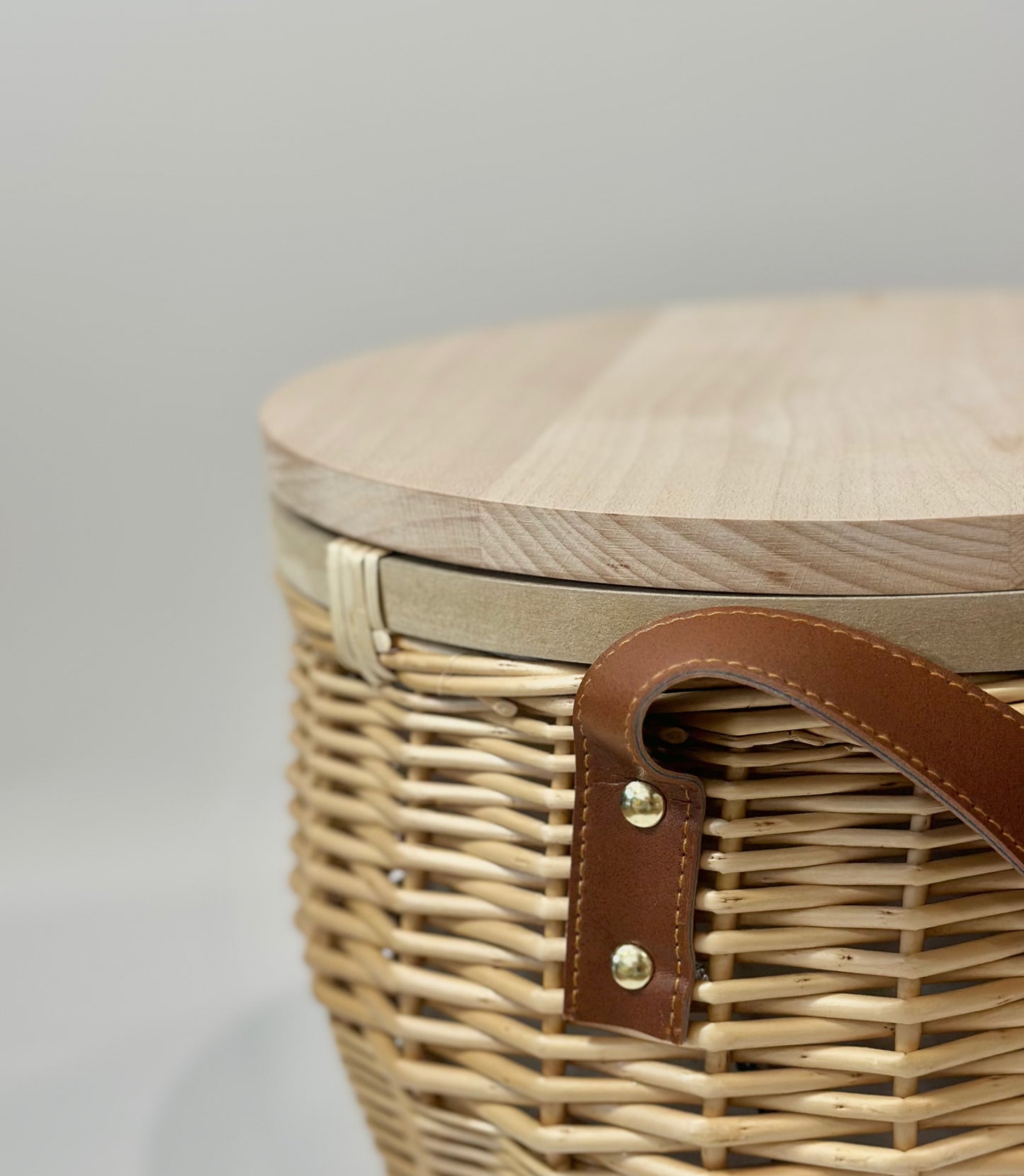 Wicker Picnic Basket with Round Lid