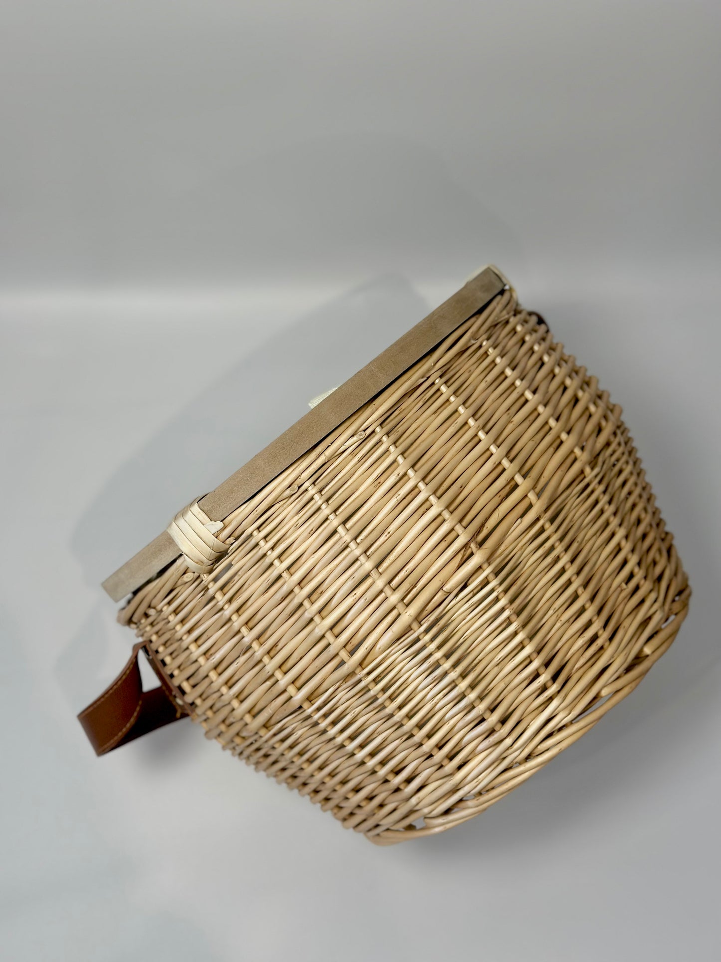 Wicker Picnic Basket with Round Lid