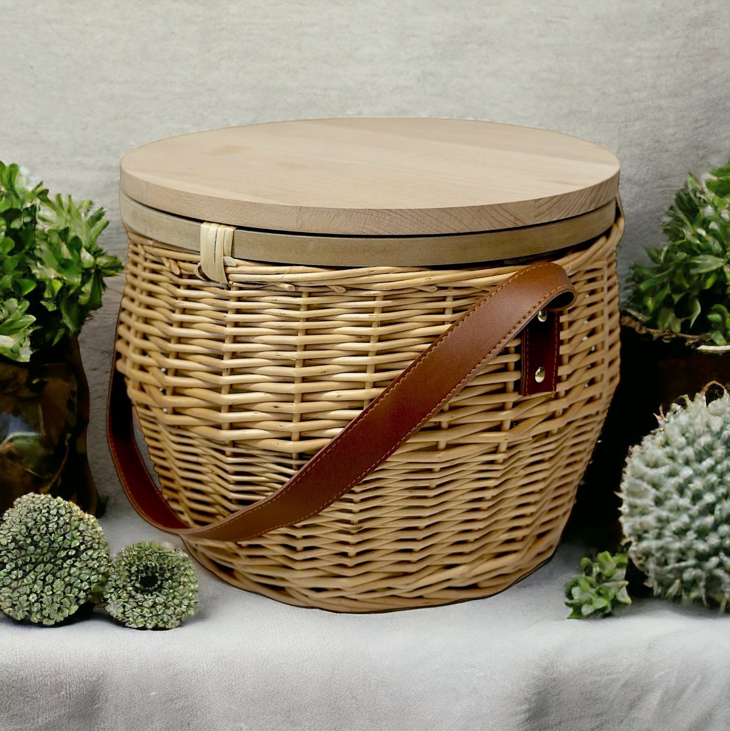 Wicker Picnic Basket with Round Lid